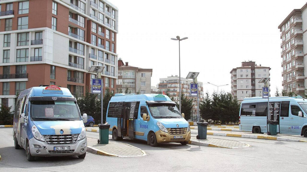 istanbul-minibus-pYio_cover.jpg